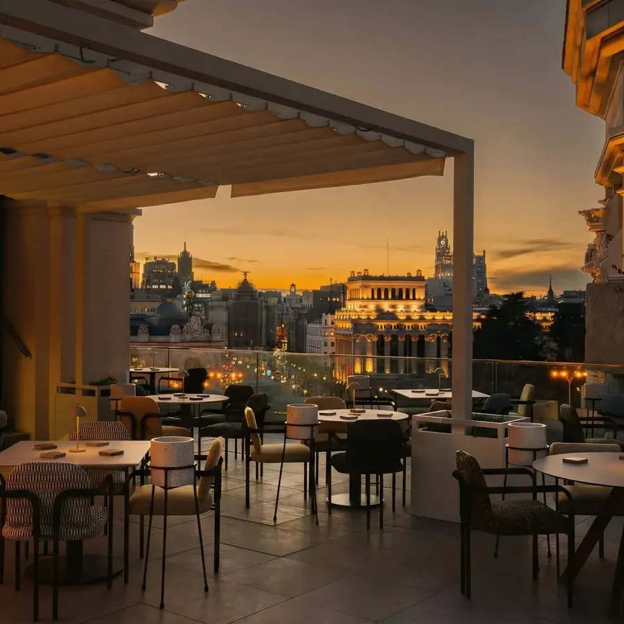 Terraza de Grupo Azotea al atardecer